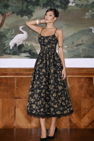 Елегантна рокля с флорален принт – Vintage Chic визия