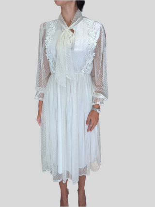 Дантелена Бяла Рокля