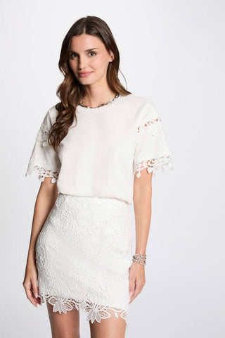 Бяла Дантелена Пола